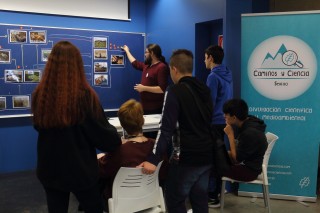 Estudiantes en el taller "Conociendo la biodiversidad y su conservación"
