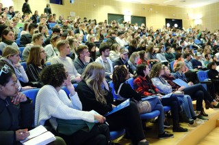 Estudiantes del CUI en el Paraninfo