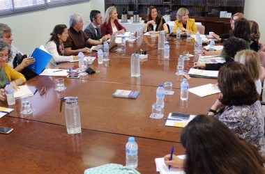 María Lourdes Ballesteros y Elodia Hernández con responsables de voluntariado de las universidades andaluza