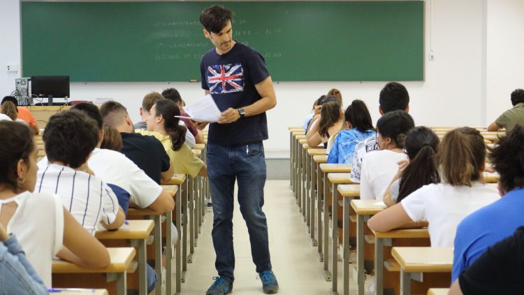 Estudiantes durante la PEvAU de septiembre en el campus de la UPO