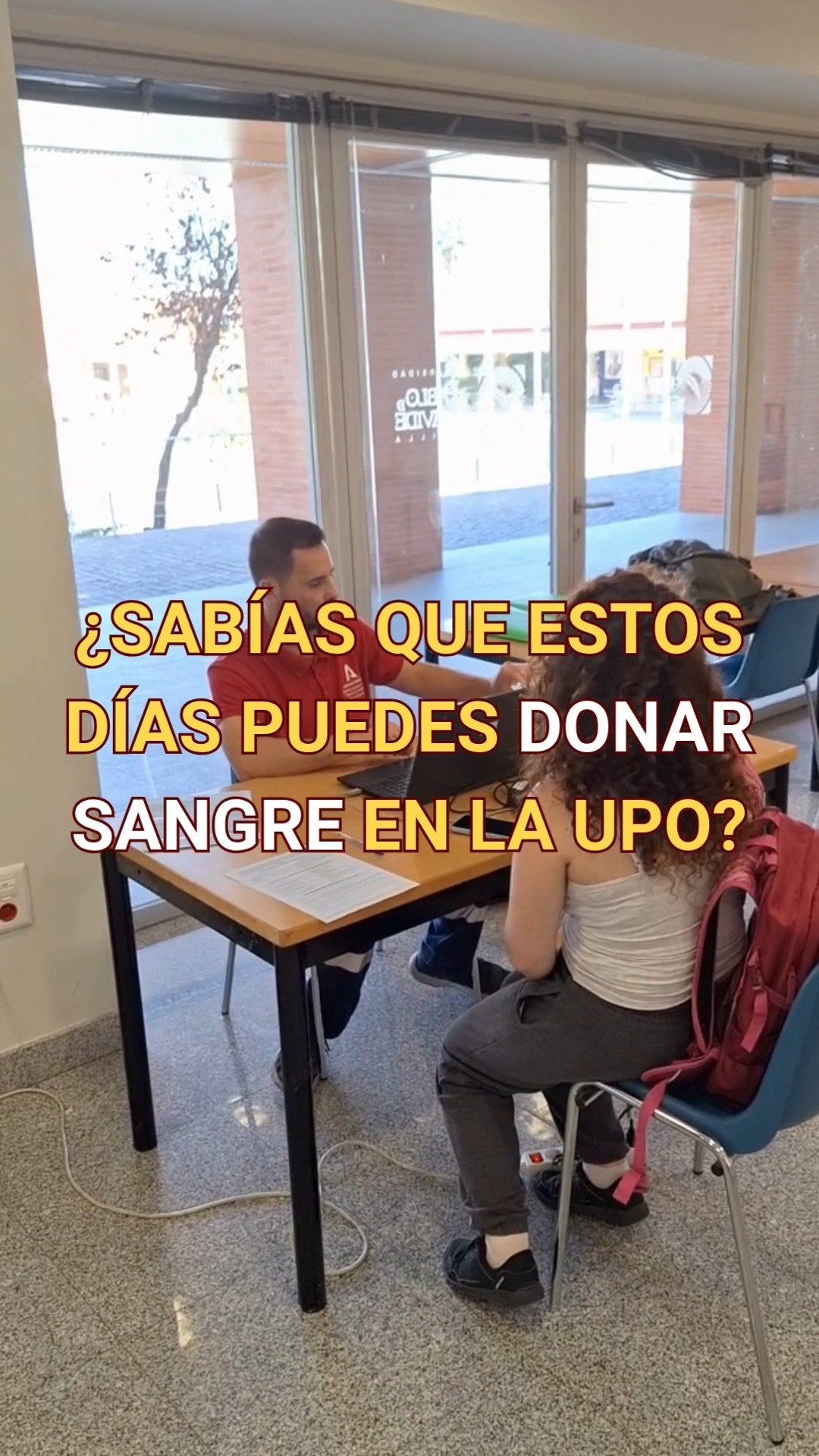 🩸 Estos días puedes salvar vidas sin salir del campus.Solo necesitas unos minutos, un buen brazo y muchas ganas de ayudar 💪Pásate por el punto de donación en la Sala Multiusos del edificio del Rectorado y deja tu huella solidaria en la Olavide ❤️#DonaSangre #LaOlavideEresTú