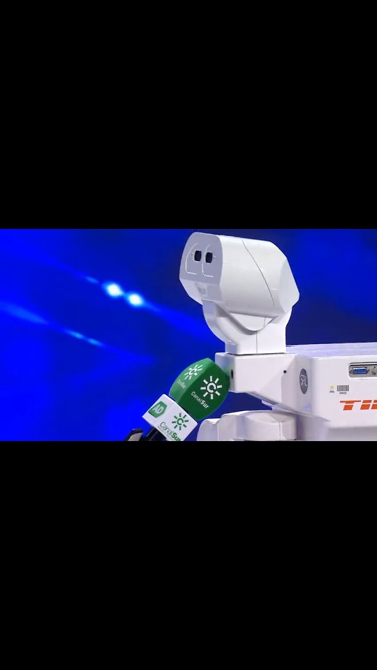 🤖 Nuestro robot TIAGo, desarrollado por el equipo del Service Robotics Laboratory de la @eps.upo ha estado presente en la presentación de la programación de otoño de @canalsurradiotv 📺
En el acto se ha destacado el proyecto que nuestro laboratorio desarrolla junto al @hospitaluvrocio: la creación del robot social Haru, pensado para acompañar y estimular a niños y niñas en la unidad de oncología pediátrica con juegos, cuentos y aprendizaje.
🖥 La investigación al servicio de las personas.
#Robótica #EPSUPO #UniversidadPablodeOlavide #TIAGo #InnovaciónSocial