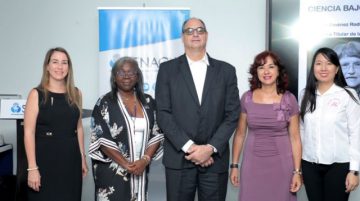 Milagro Mainieri, Donna Roper, Dr Victor Sanchez Urrutia, Antonia Jimenez y Susana Lau