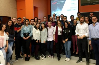 Rosauro Varo con el alumnado del máster en Finanzas y Banca de la UPO