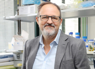 Guillermo López Lluch en un laboratorio del CABD