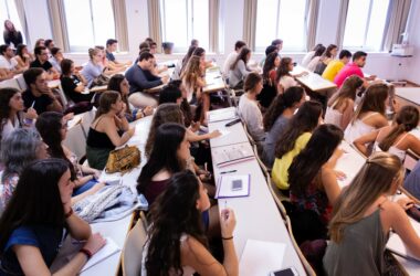 Estudiantes durante una clase en el campus UPO