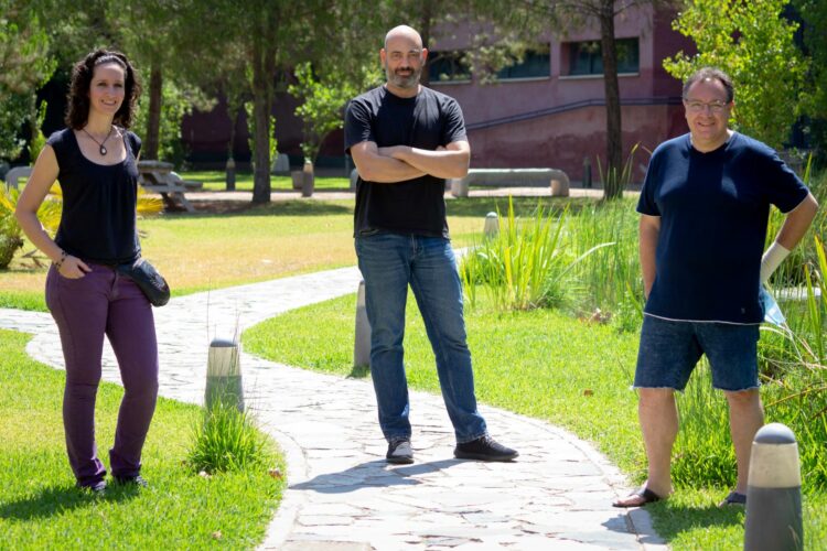 Los investigadores de la UPO Mercedes M. Pérez Jiménez, Manuel J. Muñoz y Ángel M. Carrión.