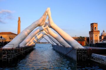 Lorenzo Quinn’s Building Bridges