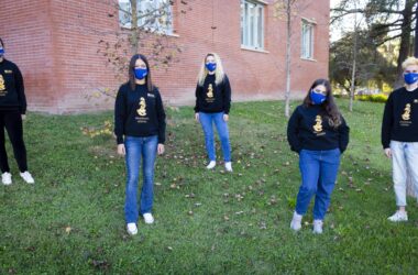 Integrantes del Programa Atenea en el campus de la UPO