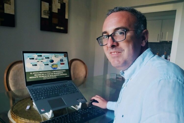 El profesor  de la Universidad Pablo de Olavide, Manuel Chaves Maza.