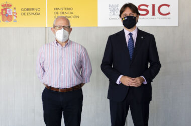 Enrique Martínez y Francisco Oliva en el Instituto de la Grasa