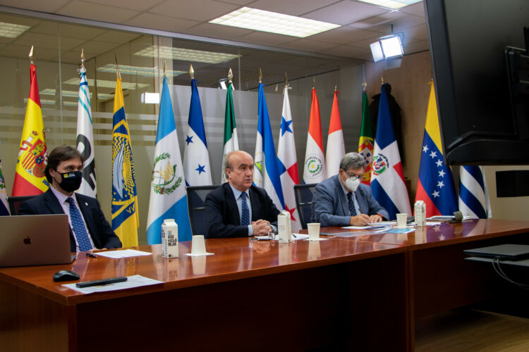 Francisco Oliva, Mariano Jabonero y el profesor de la UPO Guillermo Domínguez en la constitución de la Red