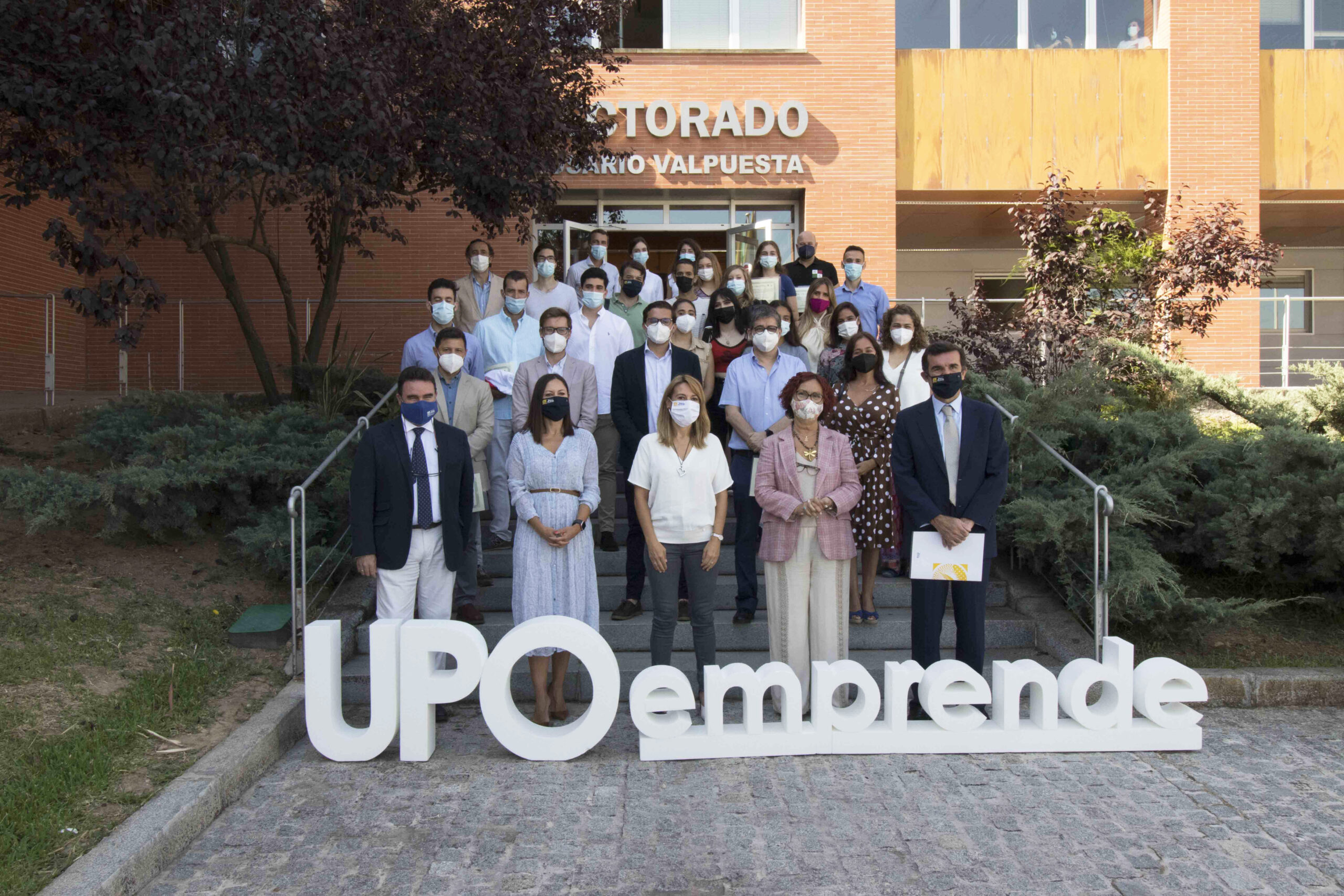 premiados y miembros del jurado