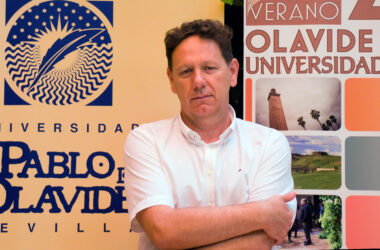 Rafael Merinero en la sede de la UPO en Carmona