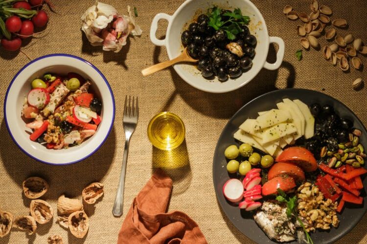 platos con comida de origen vegetal