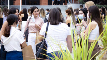 Imagen https://www.upo.es/diario/wp-content/uploads/2021/09/Bienvenida-UPO-Curso-21-22-14-360x203.jpg