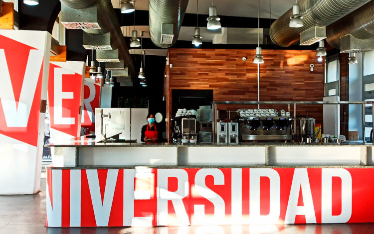 Cafetería de la plaza América, campus de la UPO