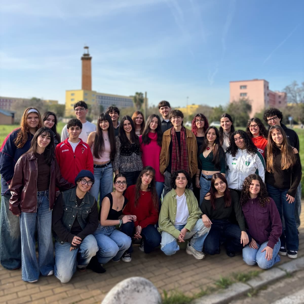 🔈 La candidatura @esahora.upo ha sido la más votada en las elecciones al Equipo Directivo del Consejo de Estudiantes de la UPO, con 1020 votos frente a los 143 obtenidos por AVANZA CEUPO.Con estos resultados, Sofía Amil Delgado, estudiante de la @facultadderechoupo, será la nueva Delegada General de Estudiantes de la Universidad Pablo de Olavide.🗳️ En total ha participado un 9,44 por ciento del censo.📅 La Comisión Electoral ha proclamado hoy la candidatura como electa provisional y establece un período para reclamaciones desde las 11 horas del jueves 26 de marzo hasta las 11 horas del lunes 30 de marzo.🔗 Más información en www.upo.es/elecciones-equipo-directivo-ceupo#LaOlavideEresTú #EstudiantesUPO #CEUPO