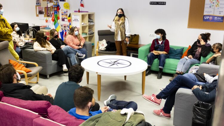 Marián Morón se dirige a los representantes de las asociaciones de estudiantes