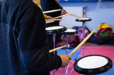 Escuela de Percusión en el colegio Paz y Amistad