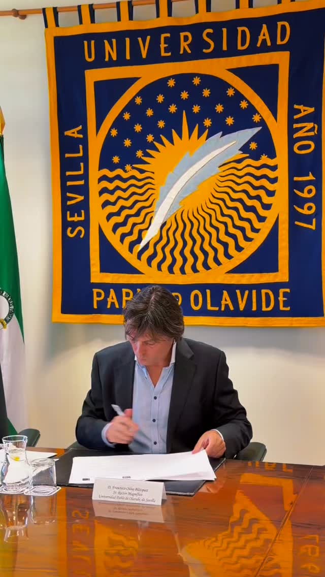🎭🎶💃 La cultura forma parte de nuestra manera de entender la Universidad.

En la UPO, hoy hemos reforzado nuestra apuesta por la música coral, el teatro y el flamenco con la firma de tres convenios de colaboración con las asociaciones culturales vinculadas al programa ‘Artes y Formación’: el Coro de la UPO, @laescalerateatro y la Peña Sentir Flamenco.

🤝 Estos acuerdos nos permiten seguir impulsando la formación, la creación y la práctica artística dentro del campus, pero también proyectarla más allá de la Universidad y conectar con nuestro entorno.

Para nosotros la Universidad no es solo un espacio de aprendizaje académico: es también un lugar para crear, reflexionar, compartir cultura y desarrollar el pensamiento crítico.

#UniversidadPablodeOlavide #LaUPOEsCultura #ArtesyFormación #CulturaUniversitaria