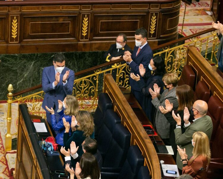 Pedro Sánchez en el Congreso de los Diputados tras la aprobación de los Presupuestos 2022