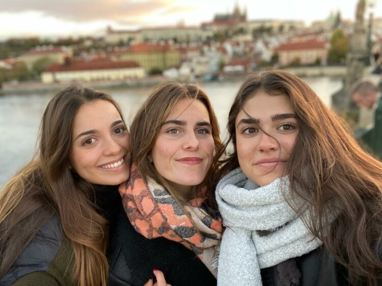 De izquierda a derecha, Rocío Aceña, Ángela Plaza y Ana Aparicio.