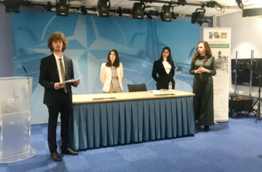 estudiantes de la UPO en la sede de la OTAN en Mons (Bélgica)
