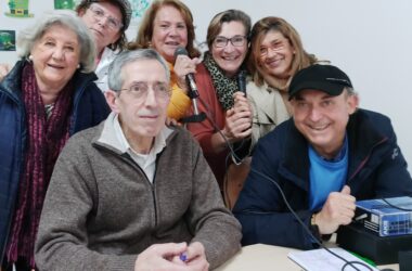 Alumnos y alumnas del Aula Abierta de Mayores en RadiOlavide