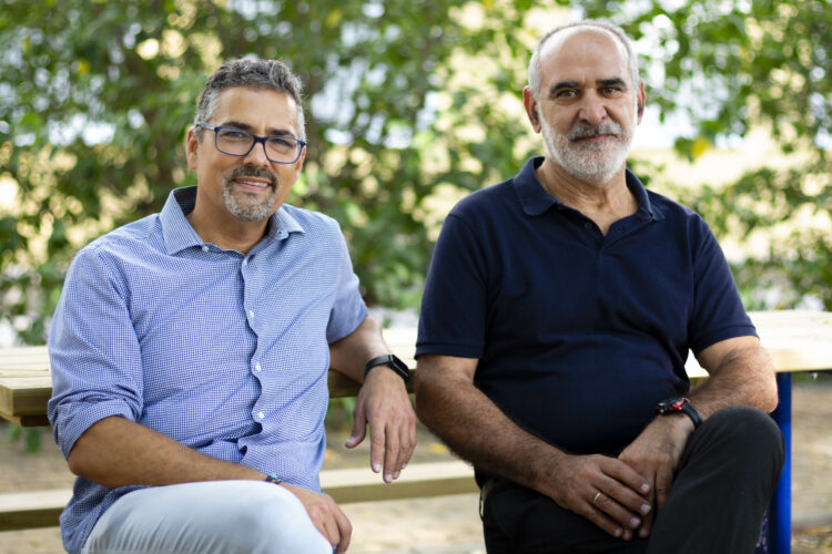 Evaristo Barrera y José Luis Sarasola en el campus de la UPO