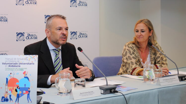 David Cobos e Inmaculada de la Rosa durante la presentación del Manual