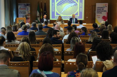 Carlos González, Laura López de la Cruz y José Luis Sarasola en la presentación de la Cátedra