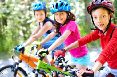 niños en bicicleta