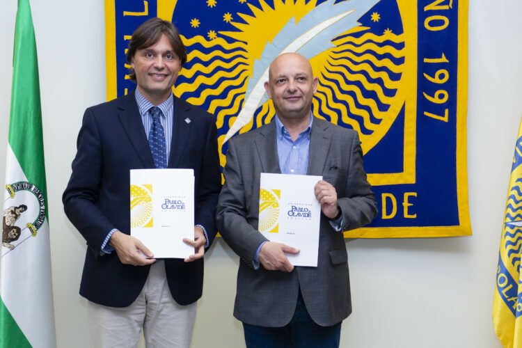 Francisco Oliva y Francisco Rodríguez tras la firma del convenio