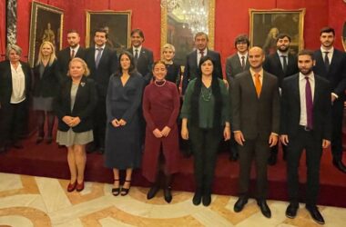 Foto de familia tras la entrega de los Premios Universitarios