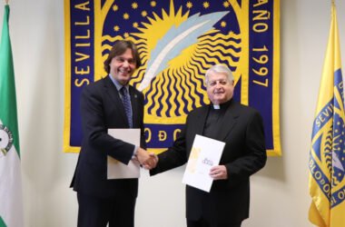 Francisco Oliva Blázquez, rector de la Universidad Pablo de Olavide, y Luis Lezama, presidente del Grupo Lezama.