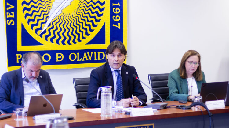 José A. Sánchez Medina, Francisco Oliva y María holgado durante el Consejo de Gobierno