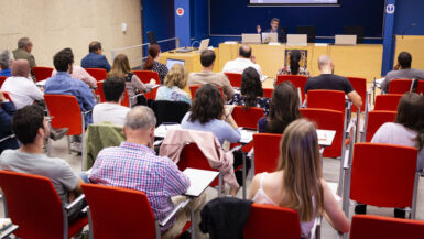 Directores y directoras de tesis y estudiantes en la sesión informativa del Plan Piloto