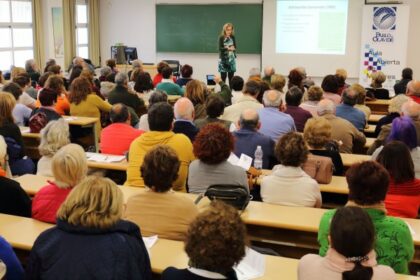 Clase del Aula Abierta de Mayores de la UPO