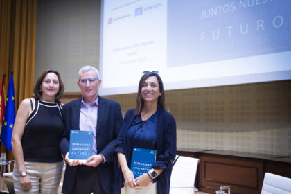 María Victoria Pérez de Guzmán, José María González y Rosa María Díaz