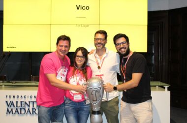 integrantes del equipo ganador con el proyecto 'Vico'