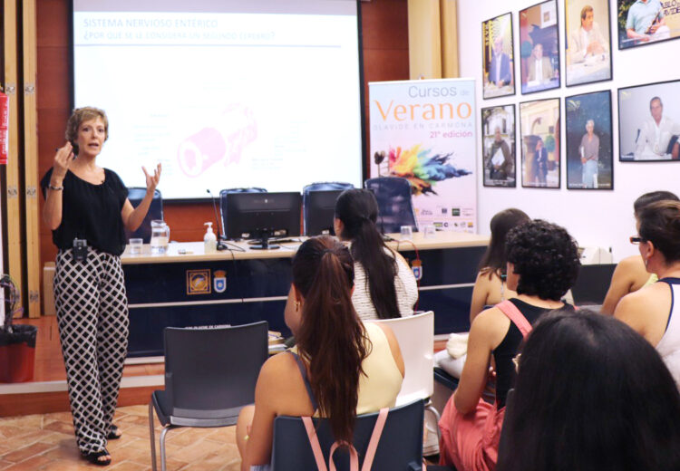 Mercedes Atienza durante el curso ‘Abordaje dietético-nutricional de las patologías digestivas'