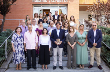 Concepción Cardesa, Francisco Oliva y Blanca Gastalver en el centro de la imagen junto a representantes de las asociaciones y de la UPO