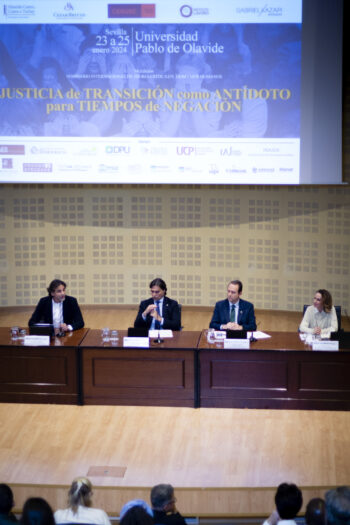 Francisco Infante, Francisco Oliva, José Ignacio García y Carol Proner en la mesa inaugural del Seminario