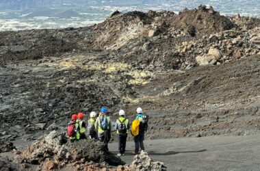 El equipo investigador HIRES-SOM realizando muestreos de los suelos en áreas naturales protegidas afectadas por la erupción de La Palma de 2021.