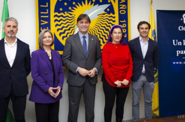 De izquierda a derecha, Ángel Fernández Fernández, Rosa María Varela Garay, el rector Francisco Oliva Blázquez, Antonia Corona Aguilar y Alonso Montero Gallego.