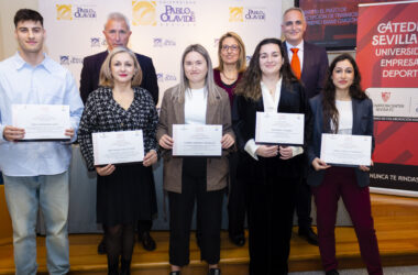Estudiantes galardonados en la III edición del Premio Blasco Garzón