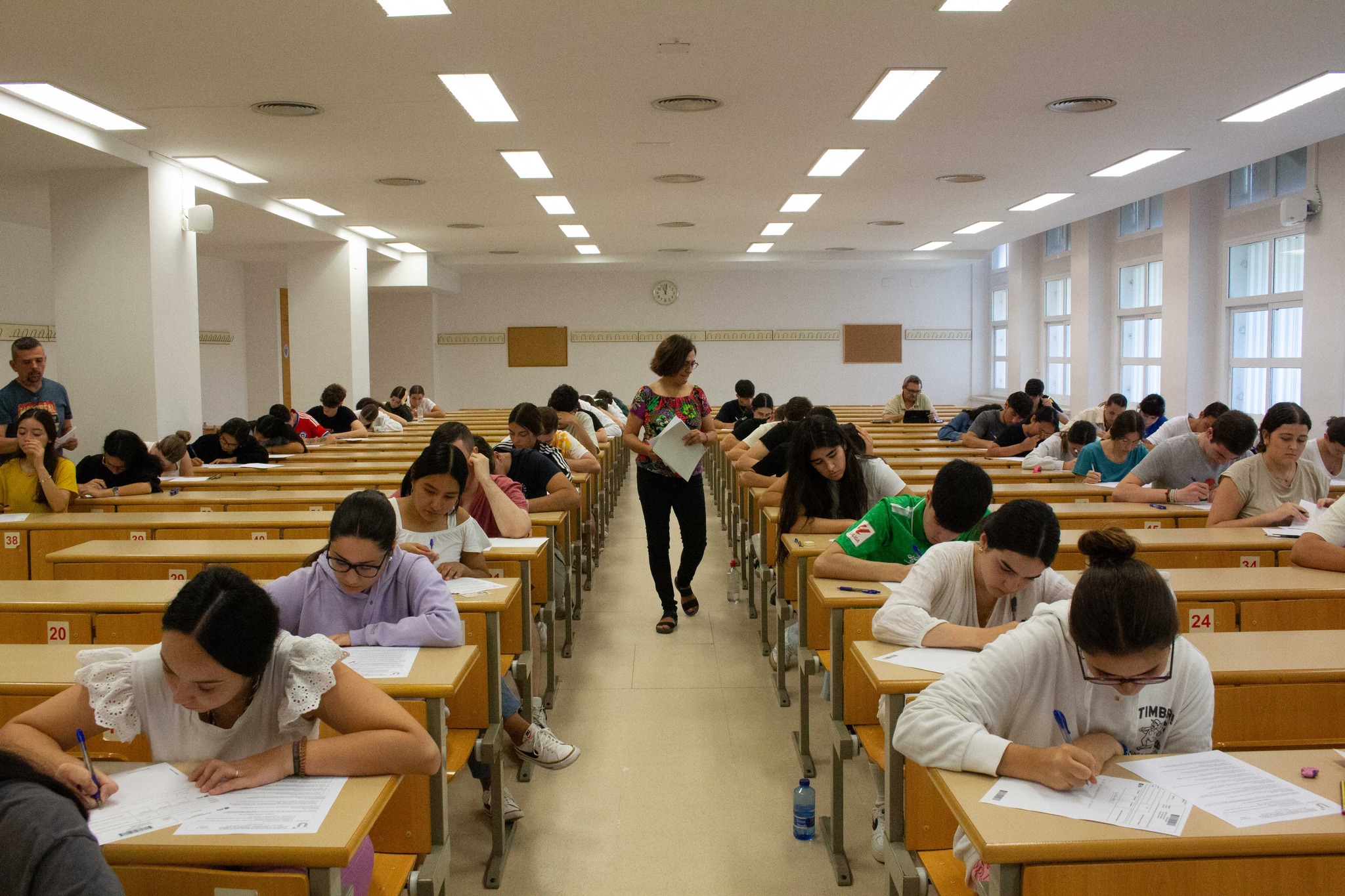 📚 ¡Último empujón!La semana próxima, del 1 al 3 de julio, 555 estudiantes volverán al campus para enfrentarse a la fase extraordinaria de la Prueba de Acceso a la Universidad.Sabemos que los nervios están a flor de piel, pero también sabemos que podéis con esto y más.📩 El 10 de julio recibiréis las notas por SMS y email.🎓 Y del 11 al 15 de julio, ¡a preinscribirse a través del DUA!Si necesitáis ayuda o información, ya sabéis: 👉 iPuntOlavide está para acompañaros.💬 Muchísima suerte, concentración y confianza.¡A por todas, que ya queda poco!#PAU2025 #FaseExtraordinaria #LaOlavideEresTú #SelectividadUPO #UniversidadPablodeOlavide