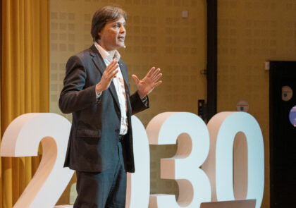 Francisco Oliva durante la presentación de su programa electoral, 'UPO 2030'