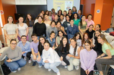 Voluntarias de la Universidad Pablo de Olavide durante el Encuentro